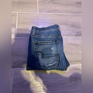 Dark washed American eagle skinny jeans